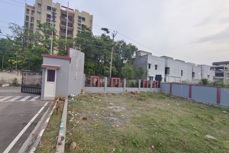 Commercial Land for sale in Siruseri