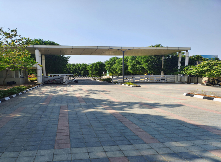 Land for sale in Siruseri