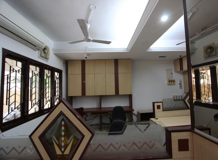 820 Sq.Ft,  Commercial Office / Space