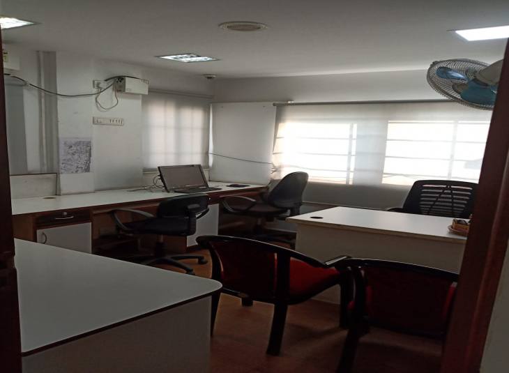 900 Sqft, Commercial Office / Space in Anna Nagar East