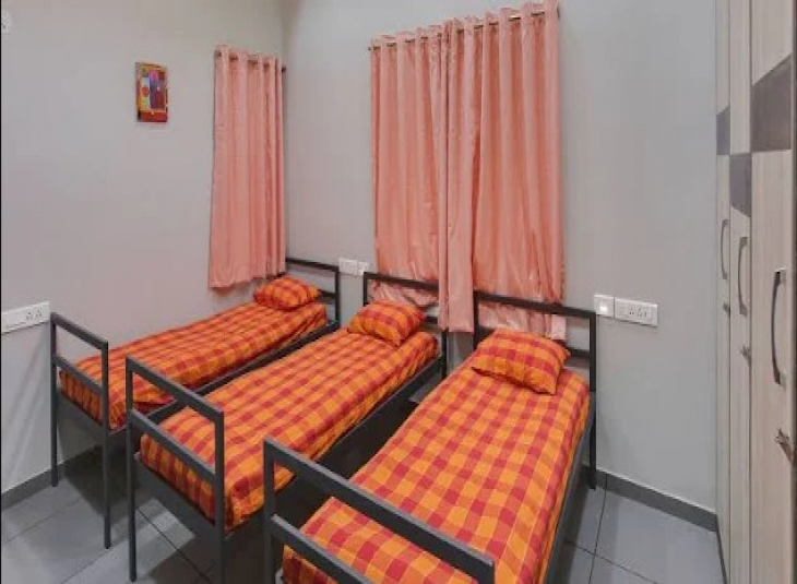 Jeni Ladies Womens PG, PG Accomodation in Porur