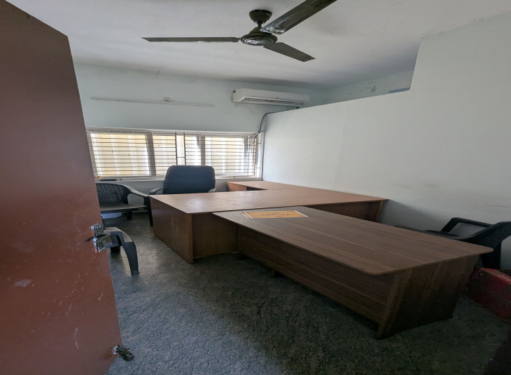 957 Sq.Ft,  Commercial Office / Space