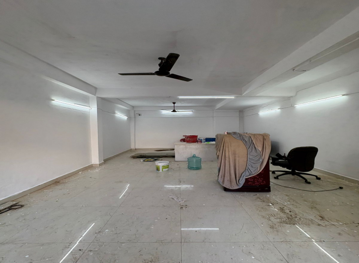 450 Sqft, Commercial Shops in Shenoy Nagar