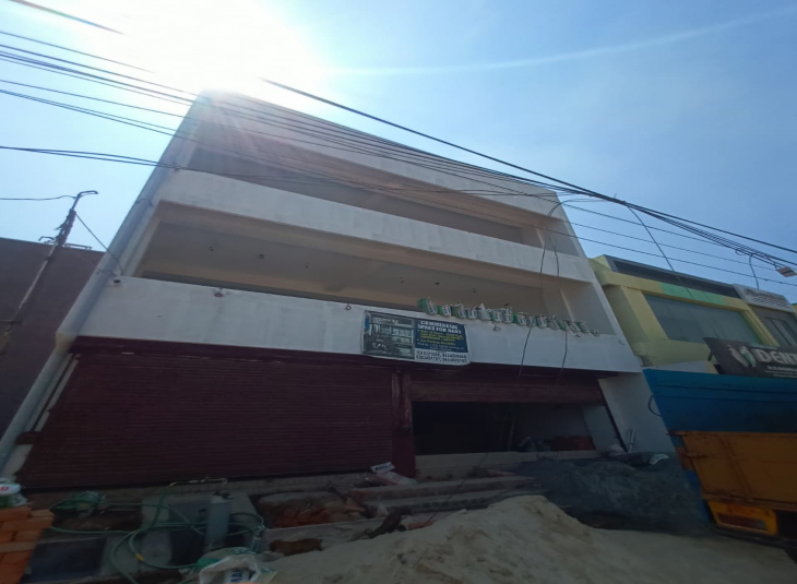 1826 Sq.Ft,  Commercial Showrooms