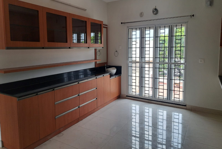 2900 Sq.Ft, 4 BHK Flats For Rent in Anna Nagar
