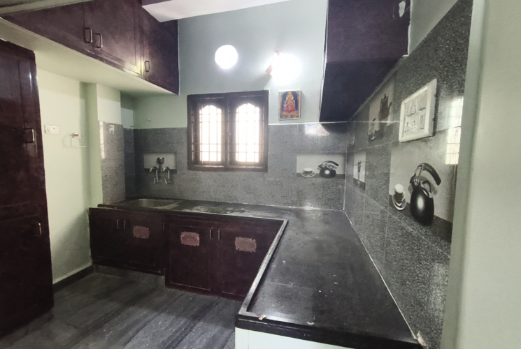 900 Sq.Ft, 2 BHK House For Rent in Kolathur