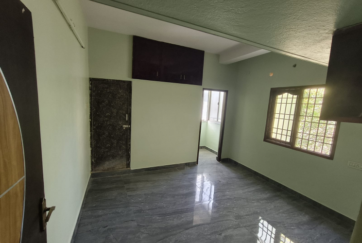 900 Sq.Ft, 2 BHK House For Rent in Kolathur