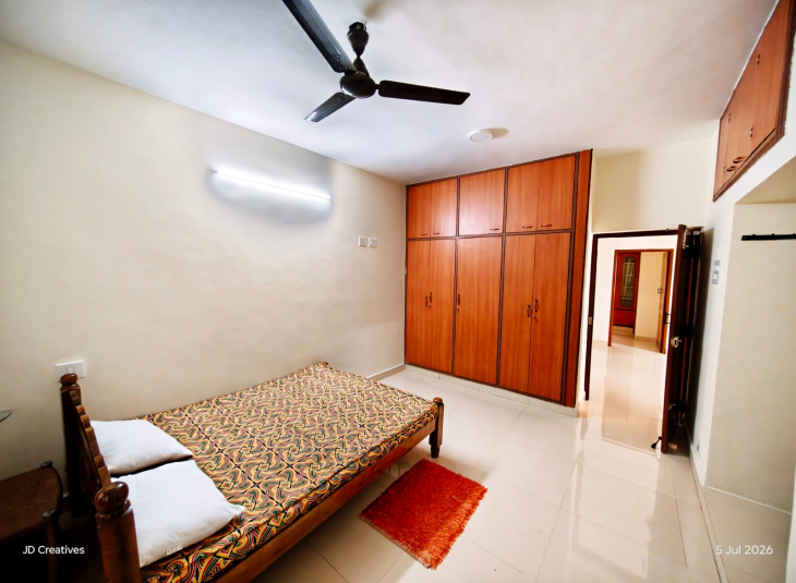 1450 Sq.Ft, 3 BHK Flats For Rent in Saligramam