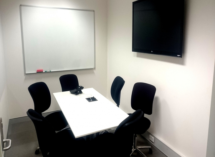 1000 Sq.Ft,  Commercial Office / Space For Rent in Anna Salai