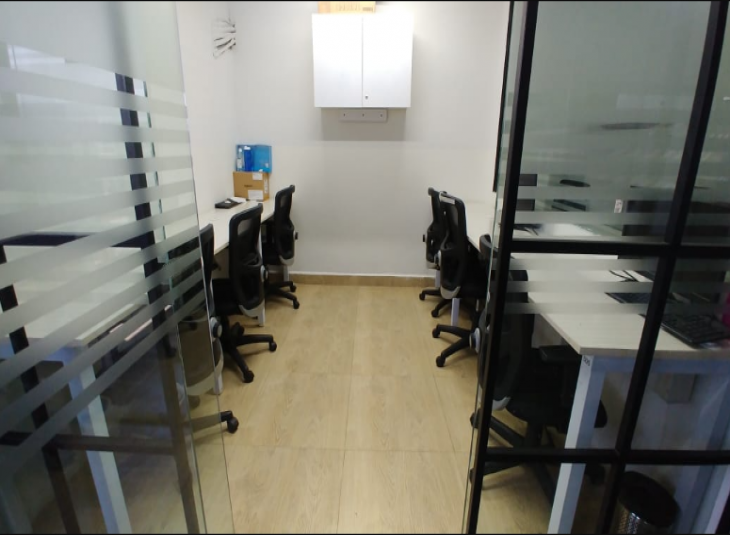 1000 Sqft Commercial Office / Space in Thousand Lights